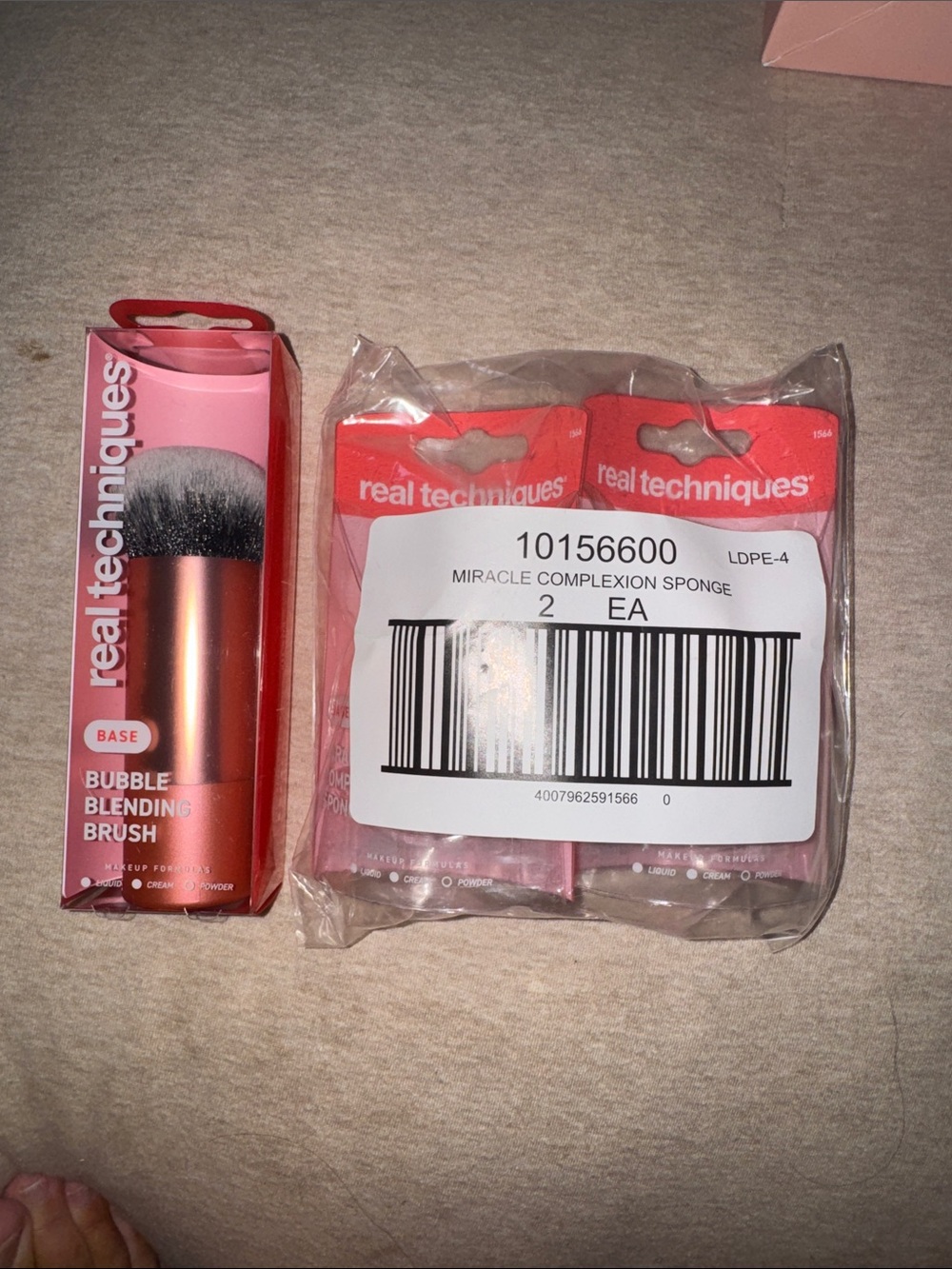 Real Techniques Bubble Blending Brush with Miracle Complexion Sponges bundle